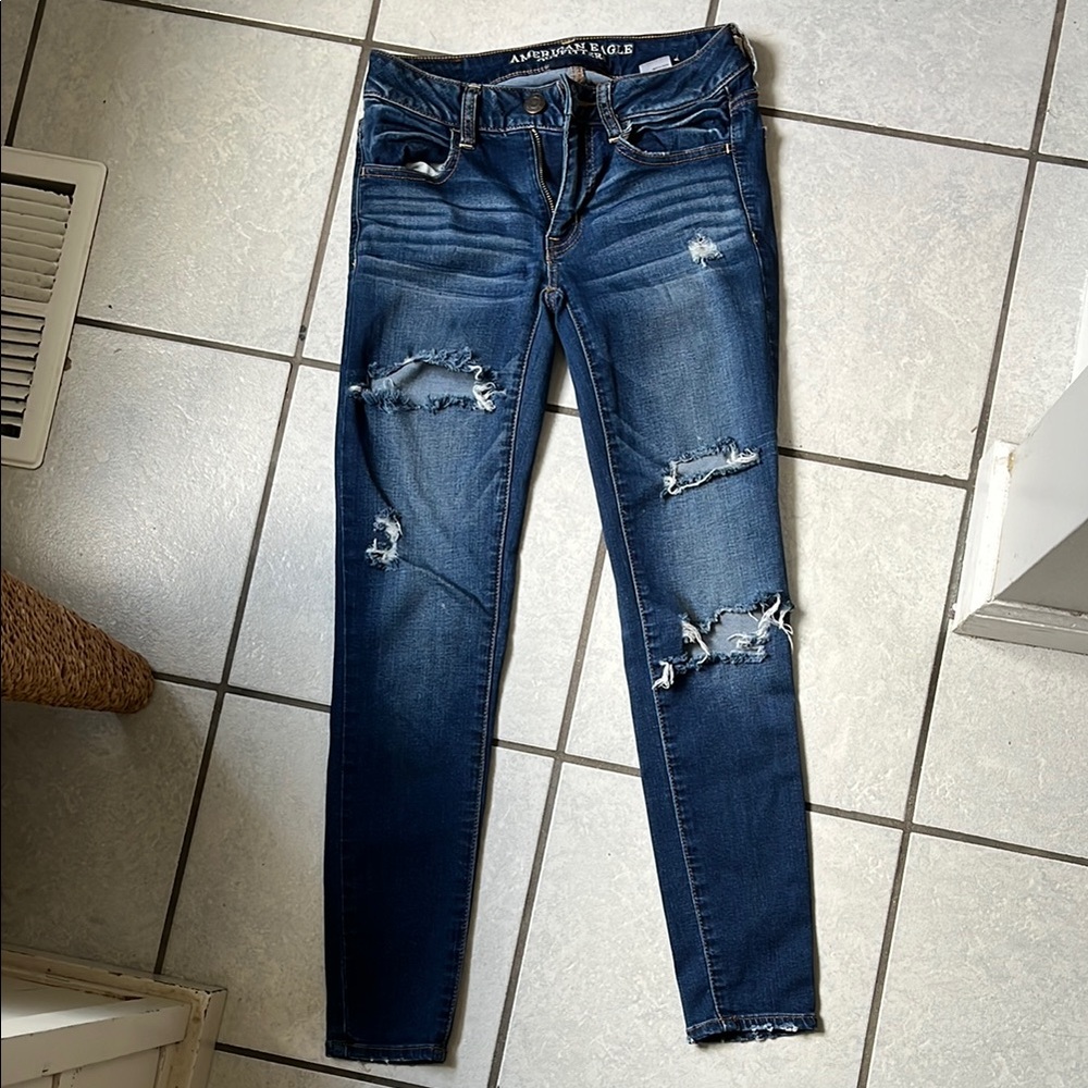 American Eagle Outfitters Women's Blue Distressed Jeans